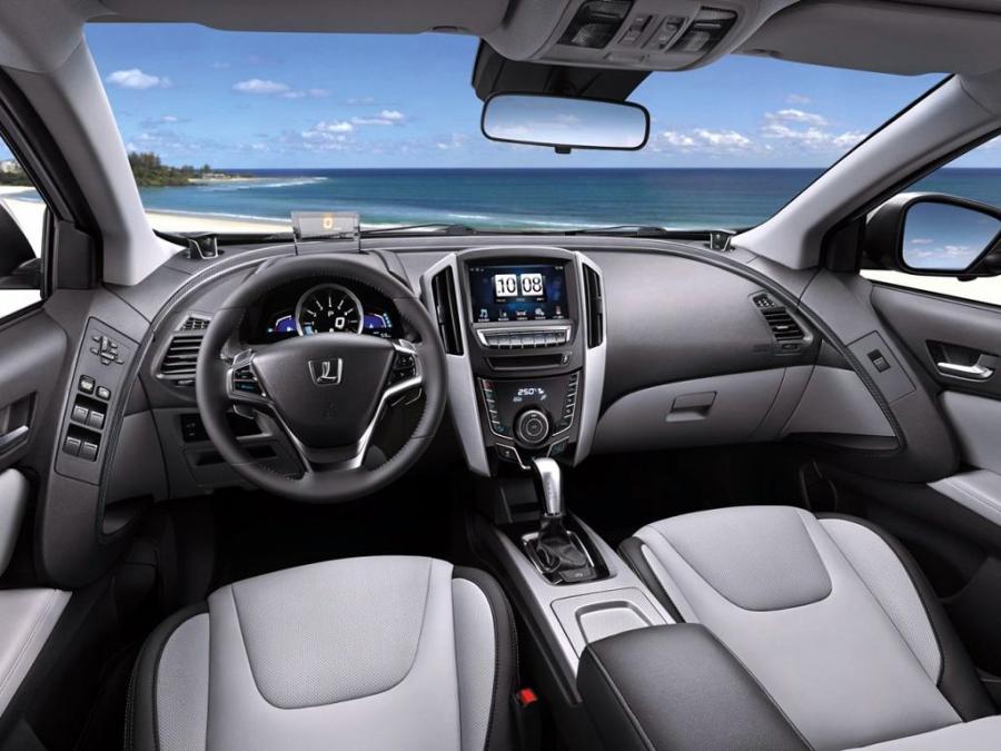 Торпедо Luxgen U6 Turbo 2013 года  (фото 2 из 6)